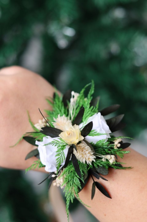 Korsarz na rękę z personalizowanym napisem i wieczną różą, korsarz dla świadkowej