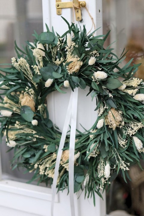 Naturalny Wianek na Drzwi, Stabilizowany Eukaliptus & Białe Suszone Kwiaty