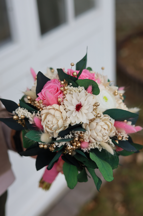 Okrągły Bukiet Ślubny z wiecznych róż i suszonych kwiatów - różowe róże, dalie i jaskry SWEET BLOOM