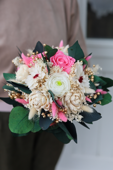Okrągły Bukiet Ślubny z wiecznych róż i suszonych kwiatów - różowe róże, dalie i jaskry SWEET BLOOM