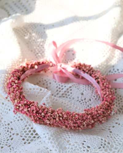 Wianek komunijny z różowej gipsówki stabilizowanej