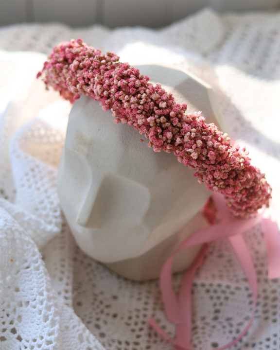 Wianek komunijny z różowej gipsówki stabilizowanej