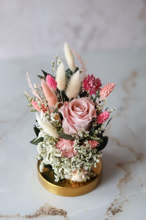 Szklana kopuła z suszonymi kwiatami, szklana kopuła z wieczną różą , szklany klosz, kwiaty pod kloszem