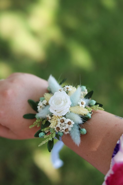 Korsarz na rękę dla świadkowej